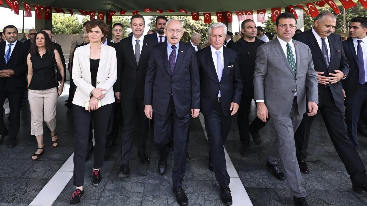 Kılıçdaroğlu ve İmamoğlu'ndan Menderes'in kabrine ziyaret
