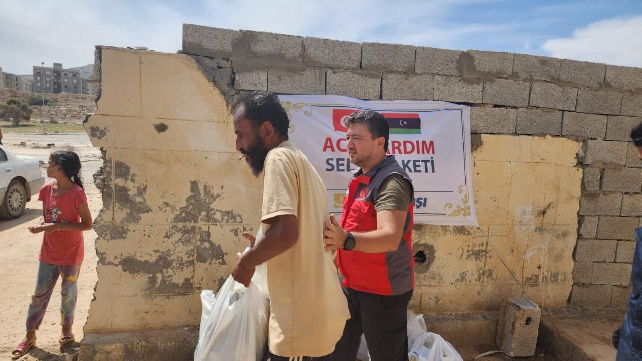 Sadakataşı Libya’da sel mağdurlarına yardım ulaştırdı