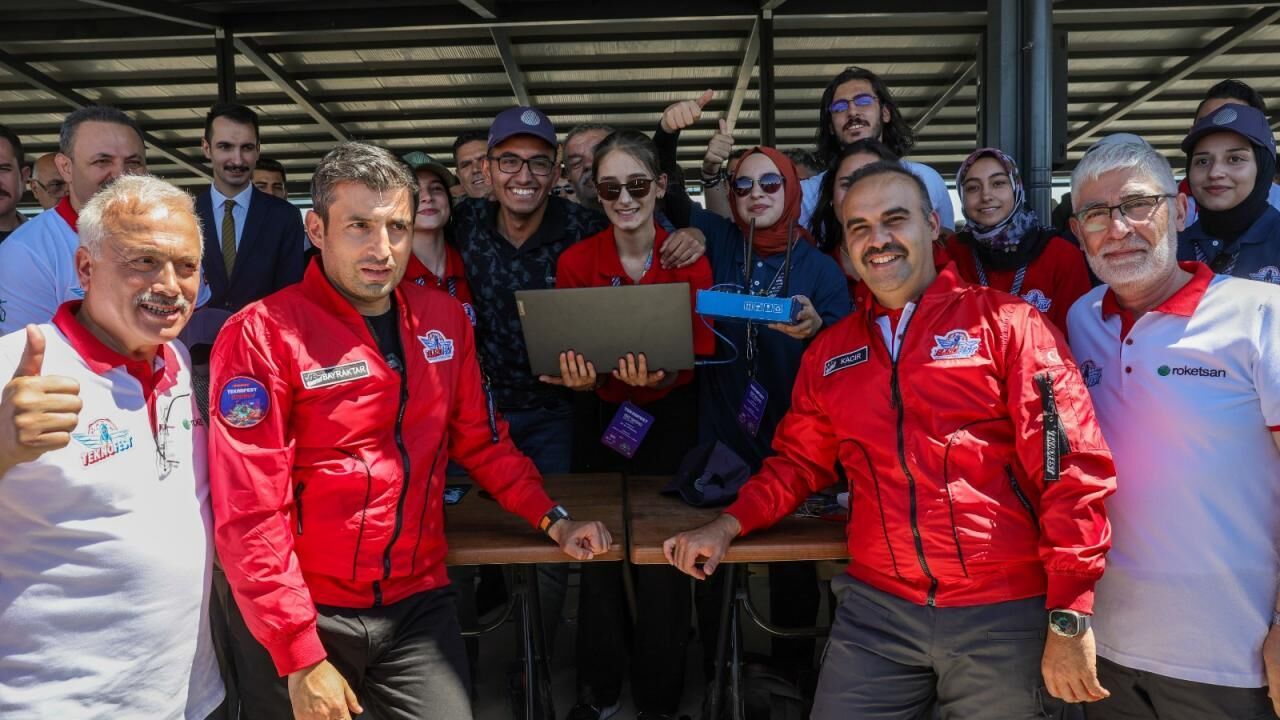 TEKNOFEST Roket Yarışması’nda Bakan Kacır ve  Selçuk Bayraktar’dan gençlere tam destek!