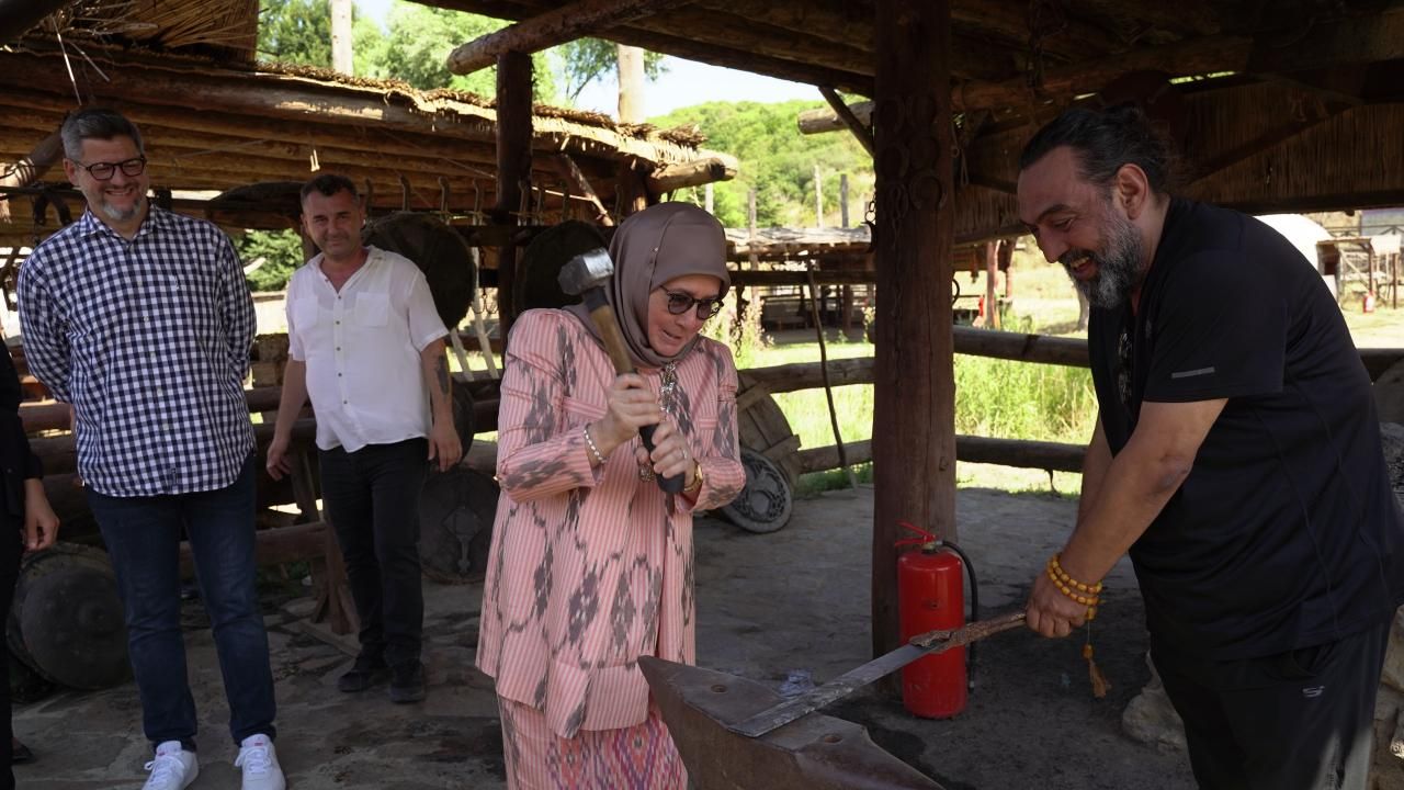 Malezya Kraliçesi, Kuruluş Osman dizisinin setini ziyaret etti