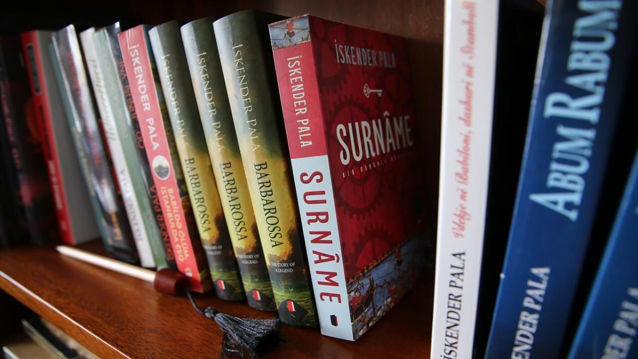 'Surname', tarihin eğlenceli düğünlerine bir kapı aralıyor