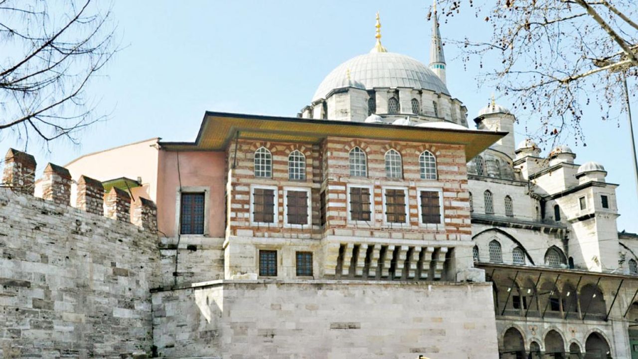 Yeni Cami ve külliyesini anlatan sergi Hünkar Kasrı'nda açıldı