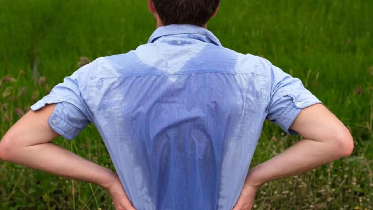 Aşırı terleyenler dikkat: Fiziksel rahatsızlıklara sebep olabilir!