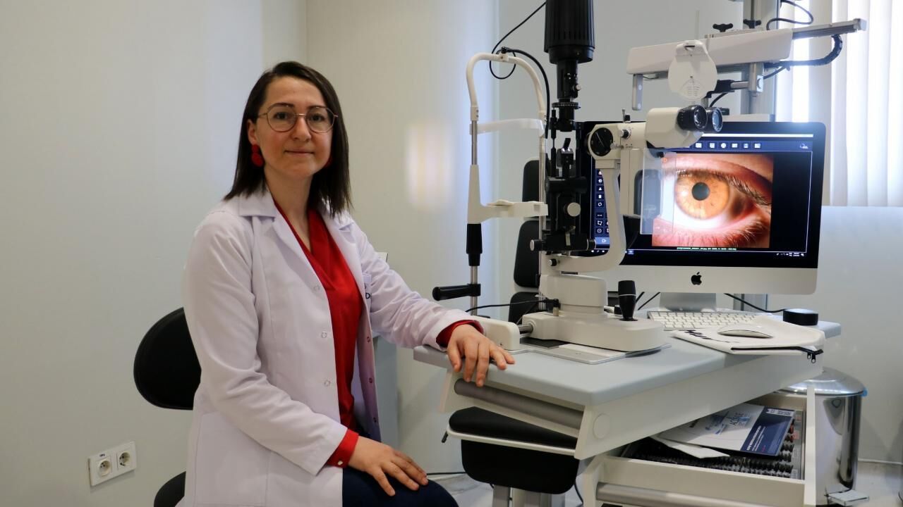 Aynı kişideki farklı göz renkleri hastalık mı? Uzman isim cevapladı