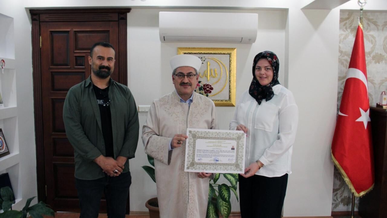 Stephanie, İslam ile şereflenerek Elif ismini aldı: Allah herkese İslam’ı nasip etsin