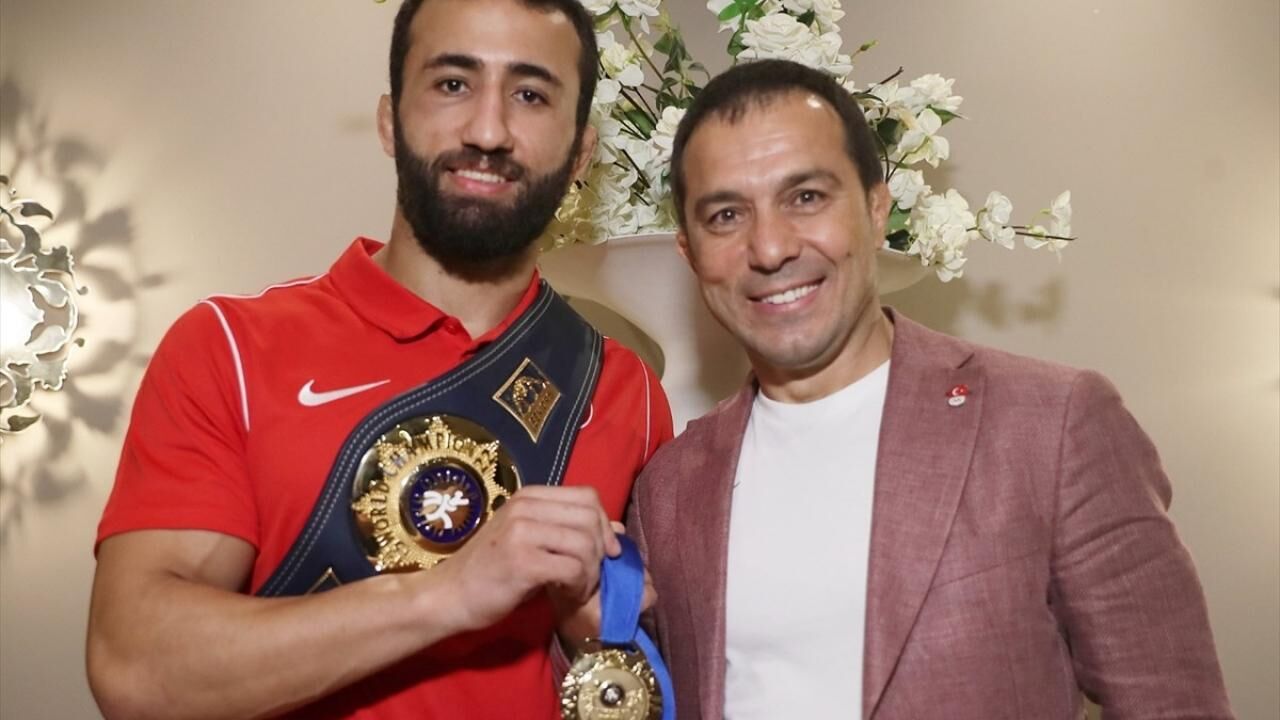 Burhan Akbudak: "Tarihe tanıklık etmek istiyorum"