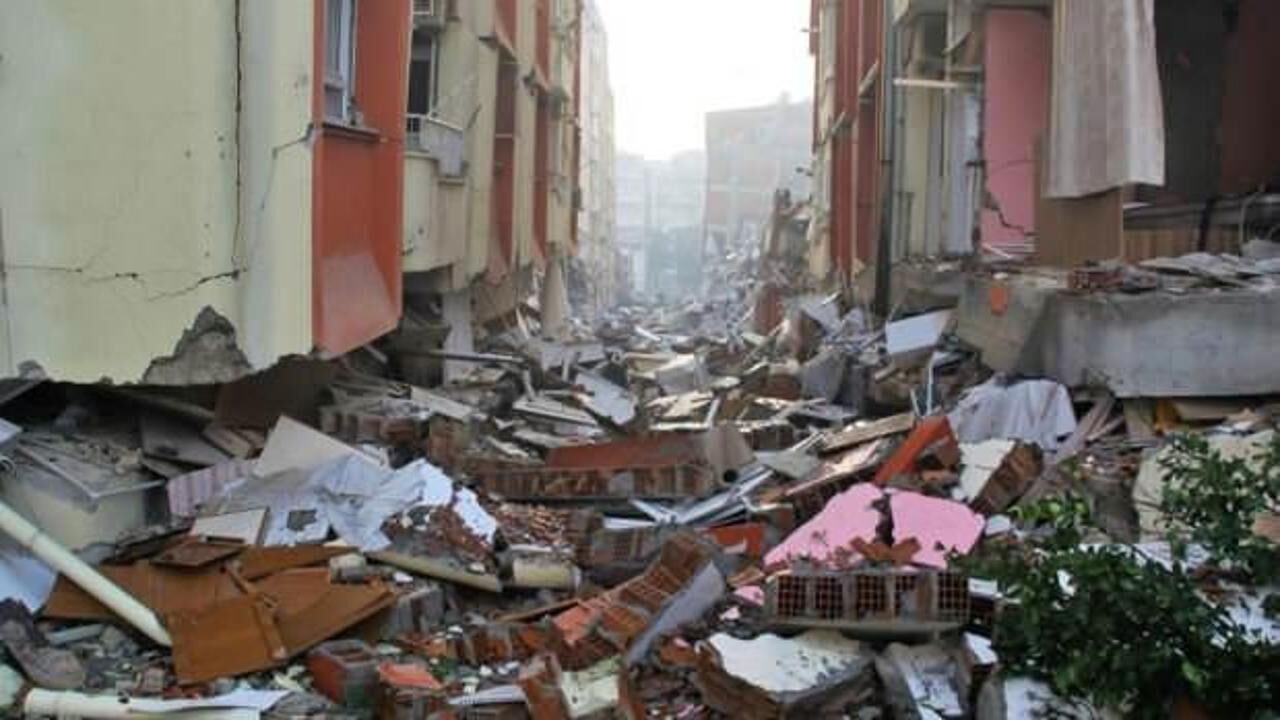 Enkaz altında kalan güreşçiler için açıklama