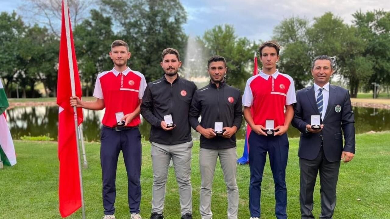 Milli golfçüler Macaristan'dan madalyalarla dönüyor