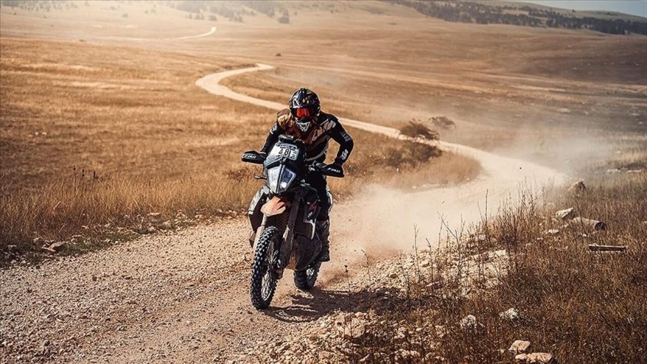 Milli motosikletçi Serkan Özdemir birinci oldu