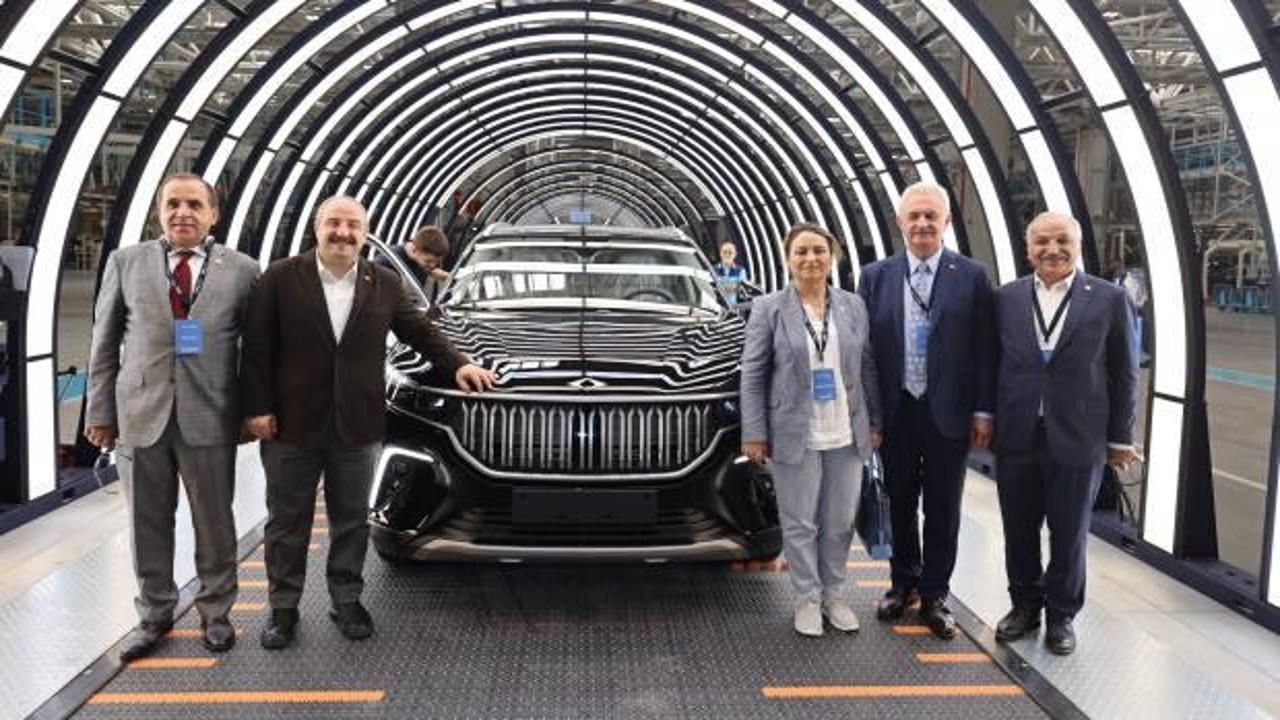 Togg Fabrikası'nda bir ilk! CHP'li vekillerden Togg'a övgü