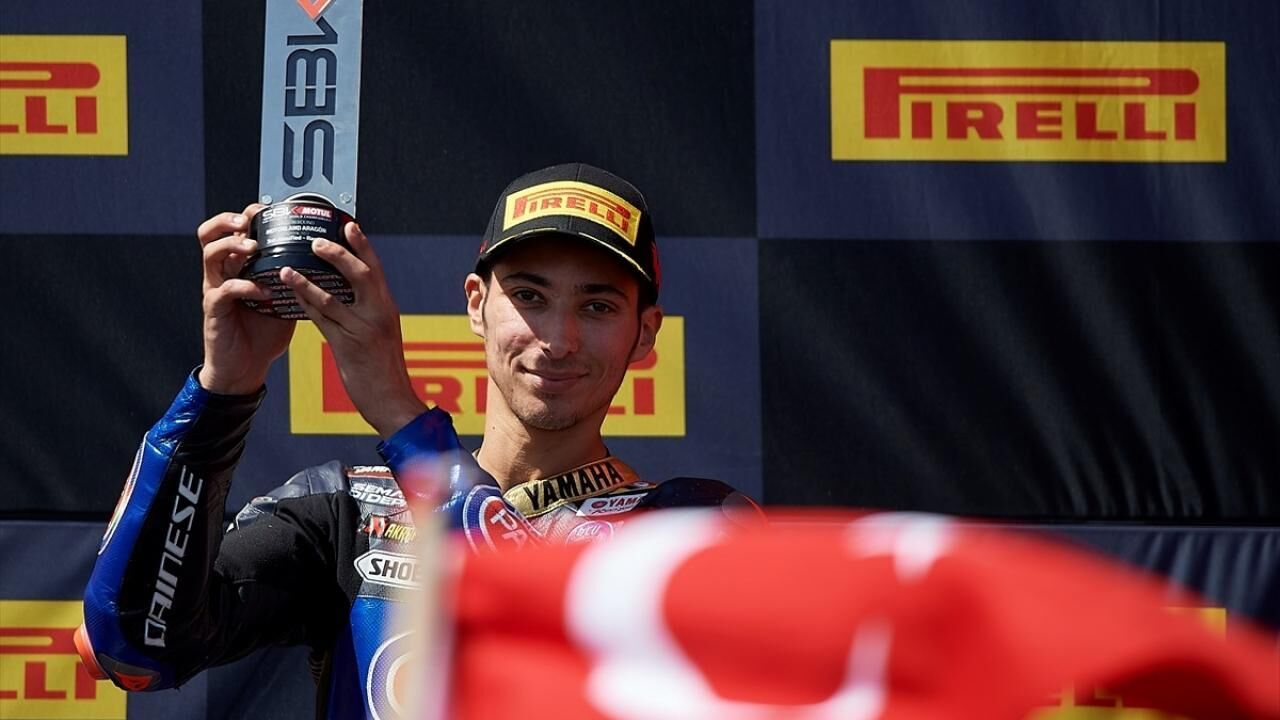 Toprak Razgatlıoğlu İngiltere'de tarihe geçti!