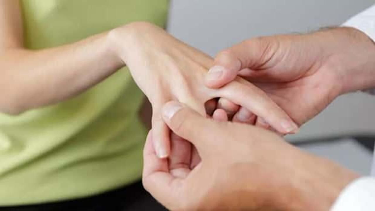 Sol el-parmak uyuşması neden olur, kalp krizi habercisi mi? Sol el parmak uçlarında karıncalanma