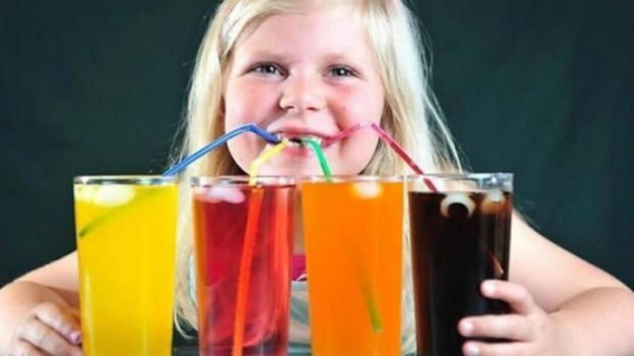 Yazın gazlı içeceklere dikkat! Asitli içeceklerden uzak durmak gerekiyor