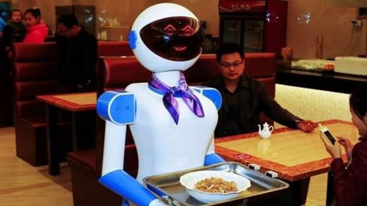 Çinli garson robotlar Güney Kore'de kriz yarattı