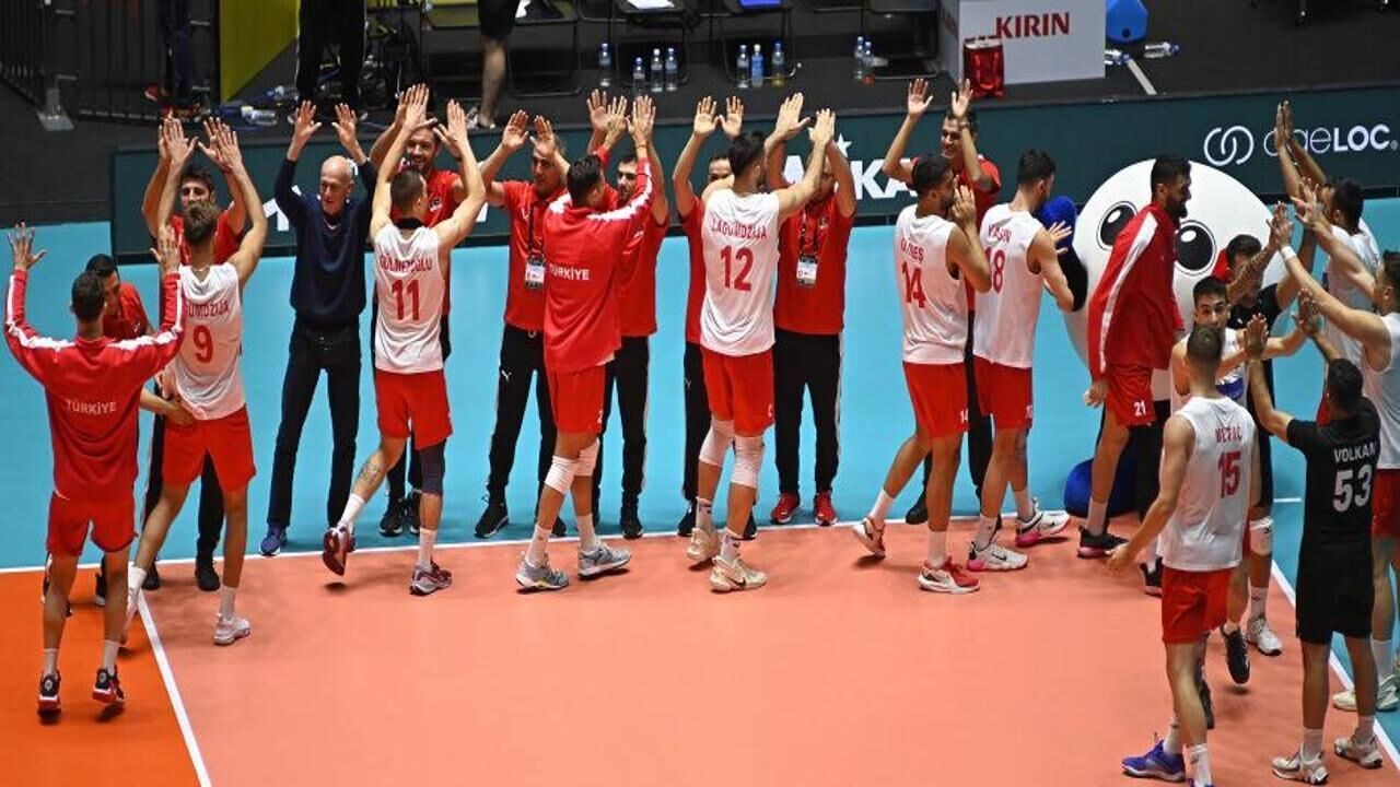 A Milli Erkek Voleybol Takımı Sırbistan'ı 3 - 1 yendi!