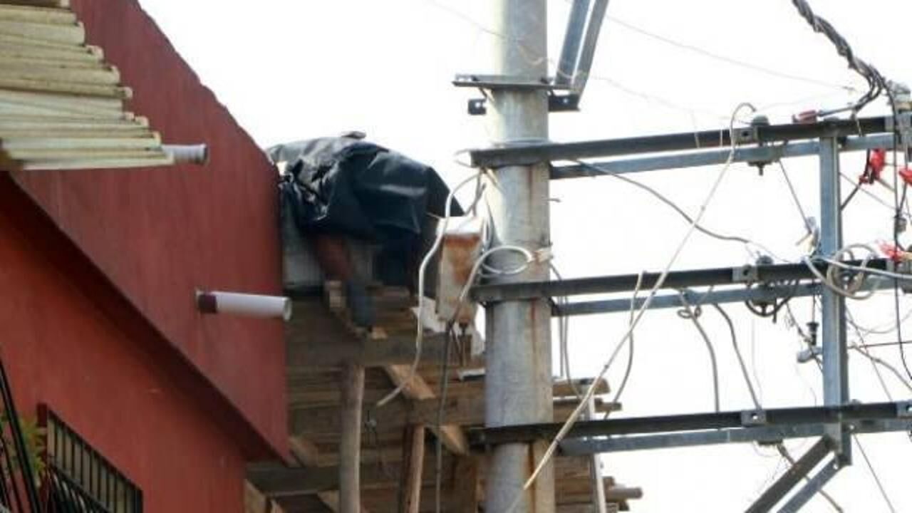 Adana'da korkunç manzara: Ölüm çatıda geldi!