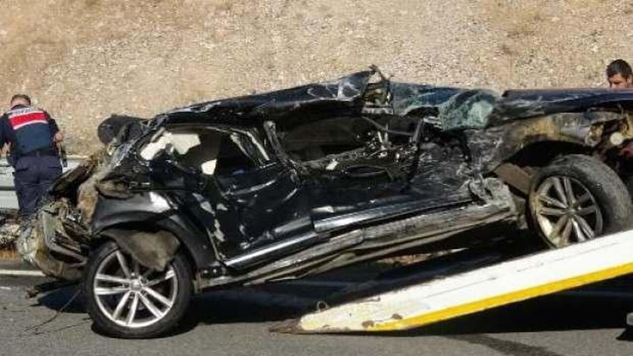 Balıkesir'de 3 otomobilin karıştığı kaza: 2 ölü, 7 yaralı