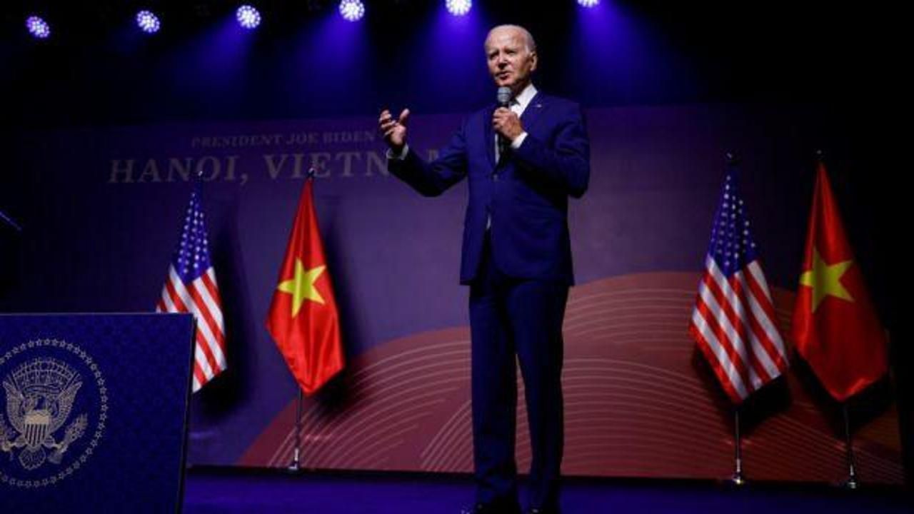 Biden'a Vietnam'da şok: Sesini kestiler, sahneyi terk etti!