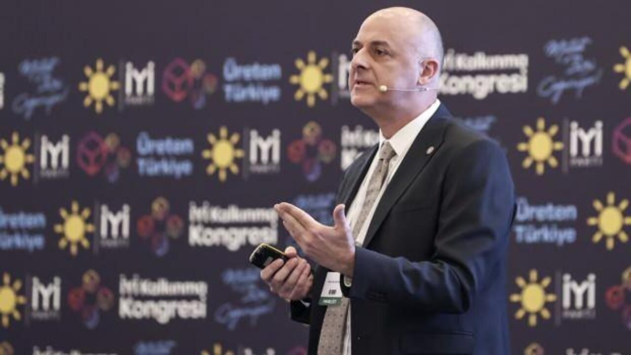 İYİ Parti İzmir adayı Ümit Özlale CHP'yi topa tuttu: Yarısı bankamatik memuru!