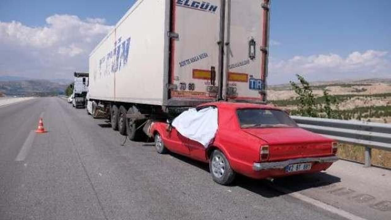Konya'da feci kaza: Sürücü öldü eşi ağır yaralandı!
