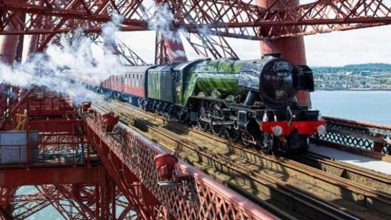 Tarihi 'Uçan İskoçyalı' treni başka bir trenle çarpıştı