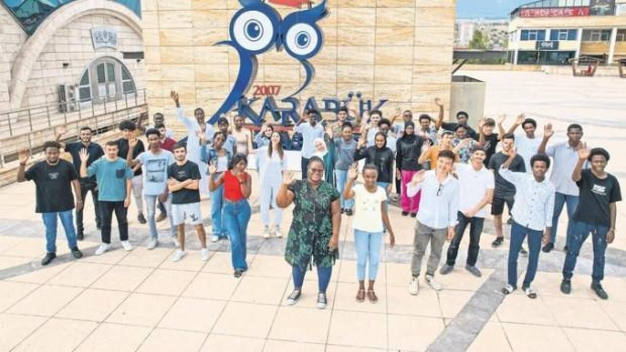 Türkiye’nin gönüllü elçileri Karabük’te yetişiyor! 98 millet bir kampüse sığdı