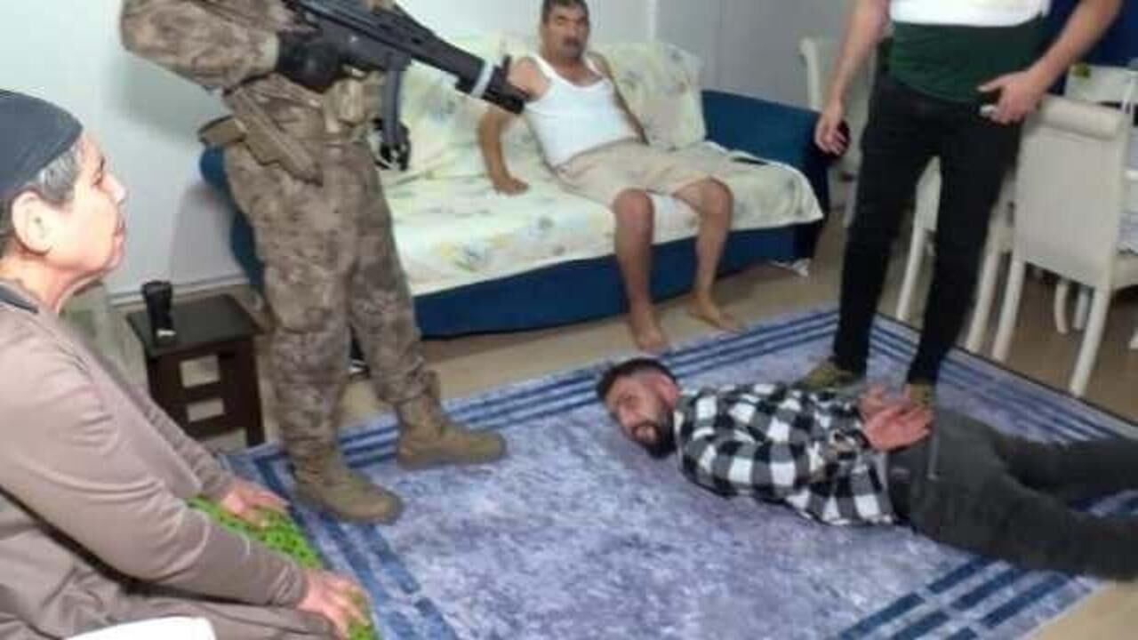 Uyuşturucu operasyonunda annenin isyanı; Sonunda rahat ettin mi annem