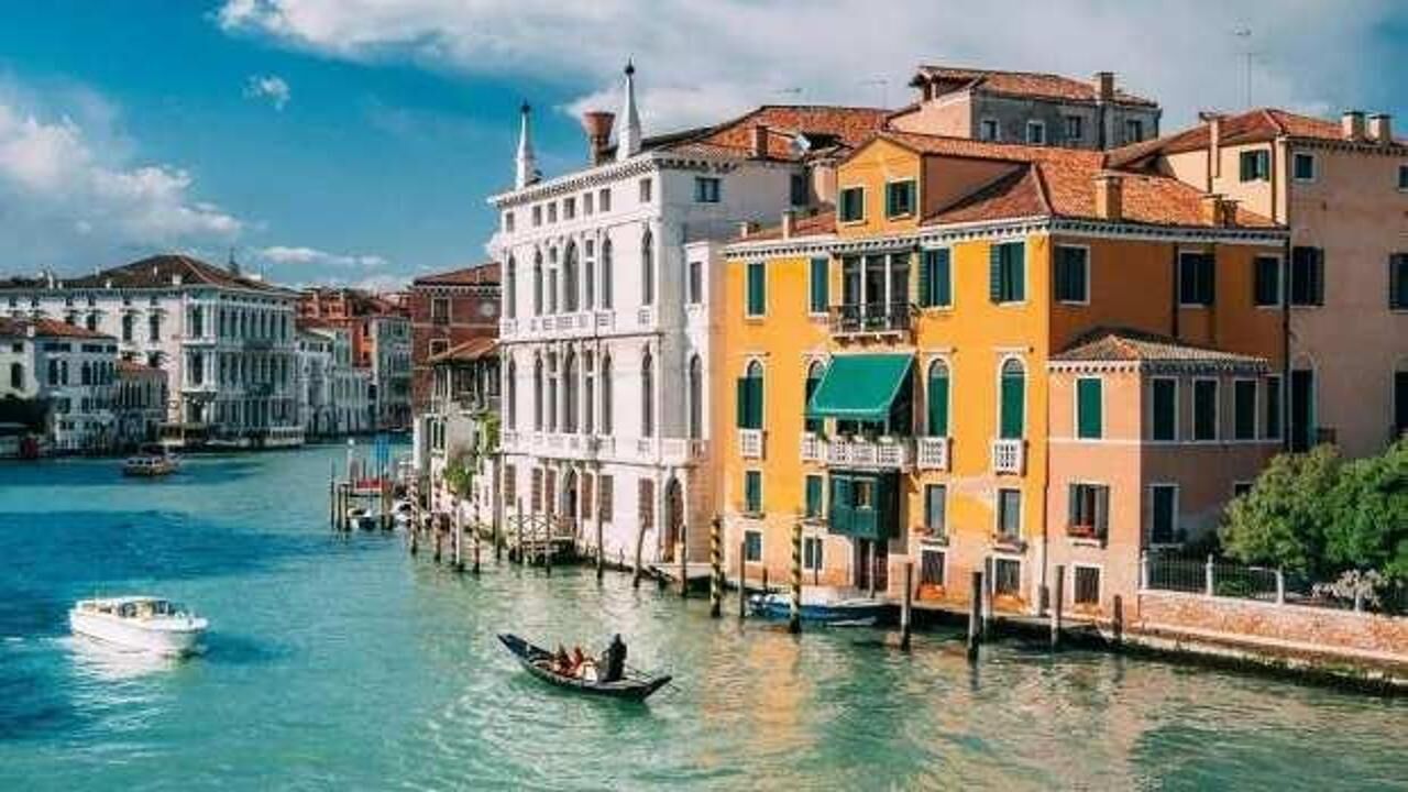 Venedik'te turistlere yeni şart: Bunu yapanlar şehre girebilecek!