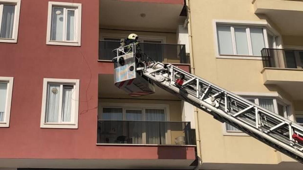 Bursa'da 10 katlı apartmanda yangın çıktı: Tahliye işlemi başladı!