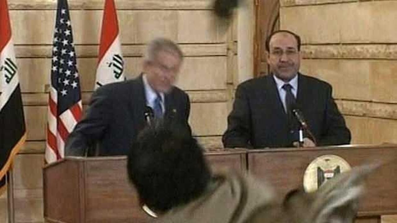 Bush'a ayakkabı fırlatan Iraklı gazeteci, aynısını Biden'a yapana hediye verecek