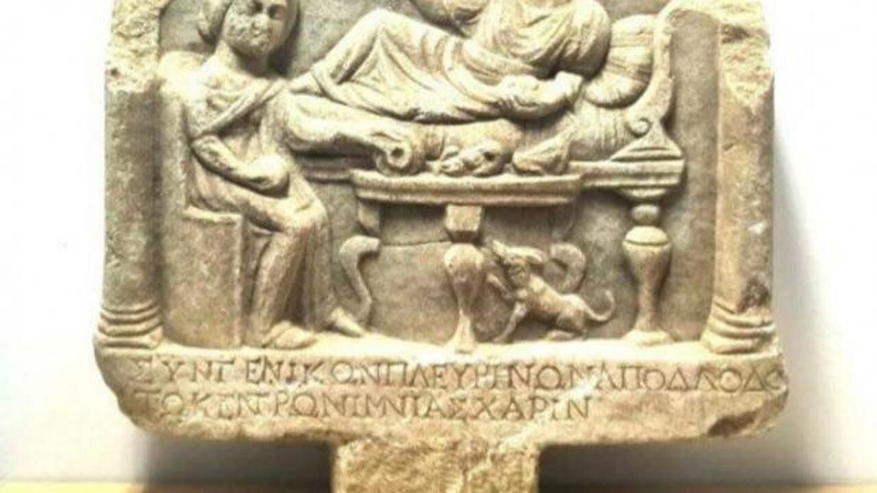 Denizli'de Roma dönemine ait mezar steli ele geçirildi