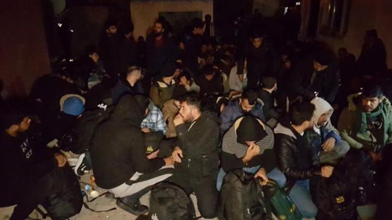 Edirne'de evin bahçesi ve içinde 100 kaçak göçmen yakalandı
