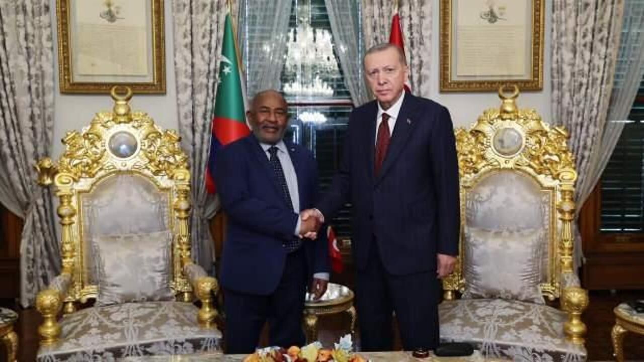 Erdoğan, Komorlar Birliği Cumhurbaşkanı Azali ile bir araya geldi