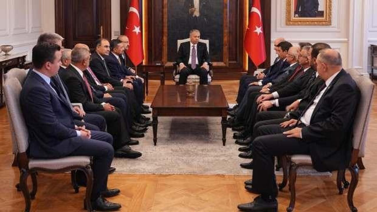 Eski İçişleri Bakanı Soylu’dan, Bakan Yerlikaya’ya geçmiş olsun ziyareti