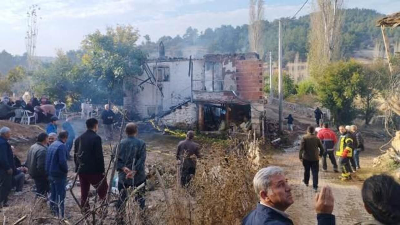 Evinde yangın çıkan yaşlı kadın hayatını kaybetti