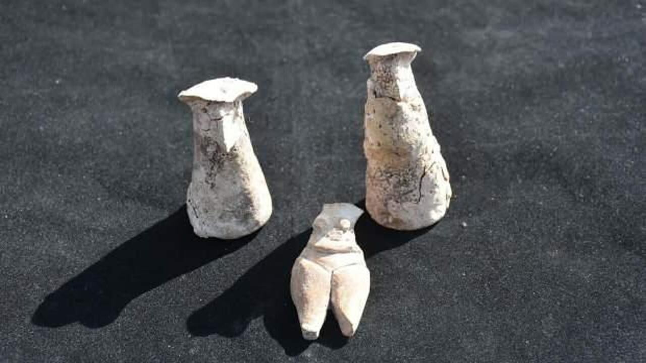 İzmir'de kadın ve erkek figürinleri bulundu: Tam 7 bin 700 yıllık!
