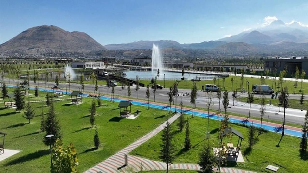 Kayseri'deki Recep Tayyip Erdoğan Millet Bahçesi açılışa gün sayıyor