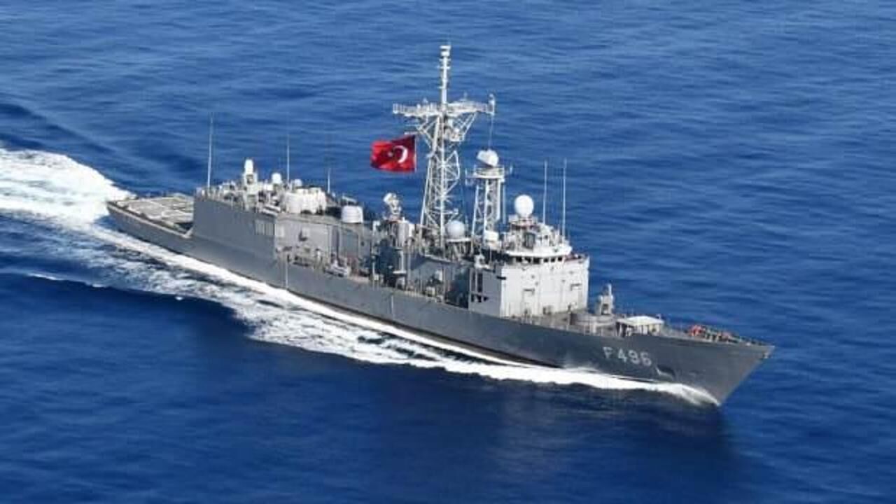 Libya açıklarında helikopter ile iniş kalkış eğitimi