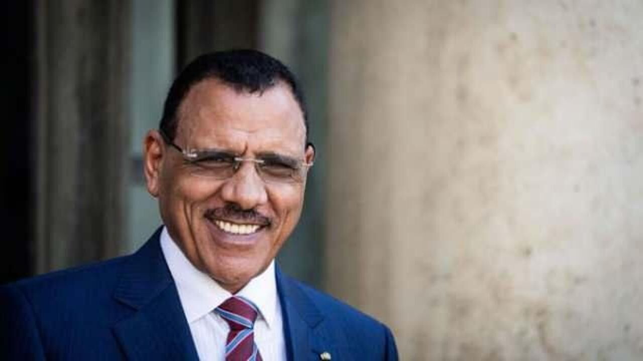 Nijer'de devrik Cumhurbaşkanı Bazum ev hapsinden kaçmaya çalışırken yakalandı