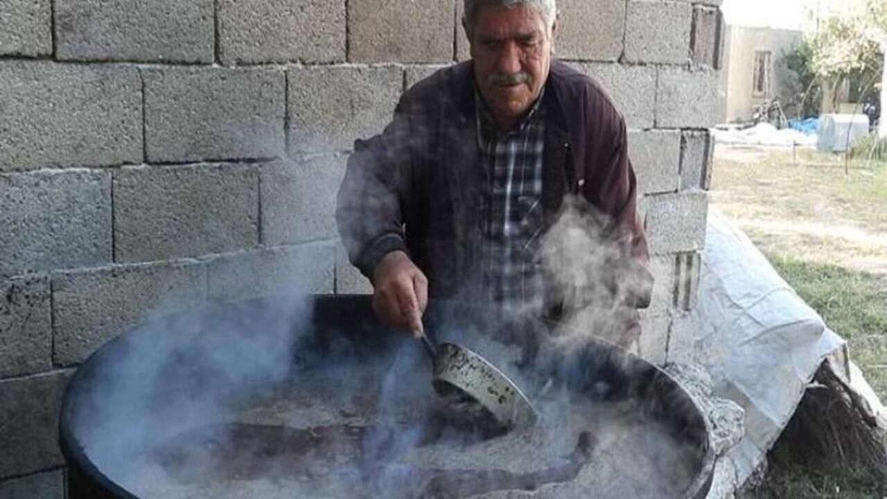 50 yıldır aynı işi yapıyor: Litresi 180 ila 200 liradan satılıyor!