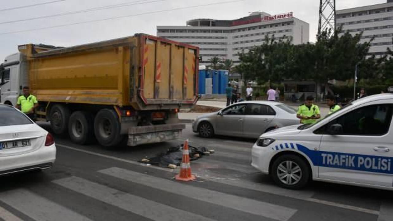 Adana'da feci kaza: Kamyonun çarptığı yaya hayatını kaybetti