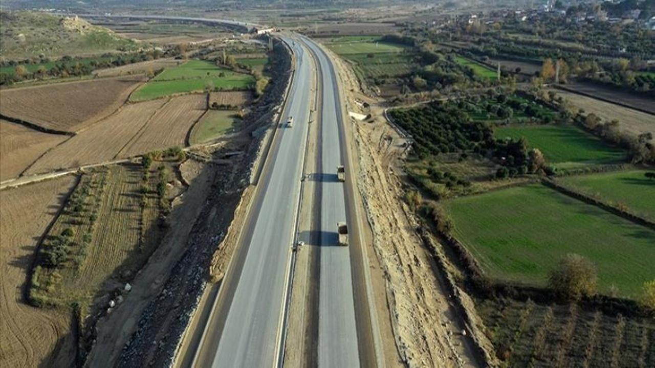 Aydın-Denizli Otoyolu'nun 80 km'si trafiğe açılıyor!