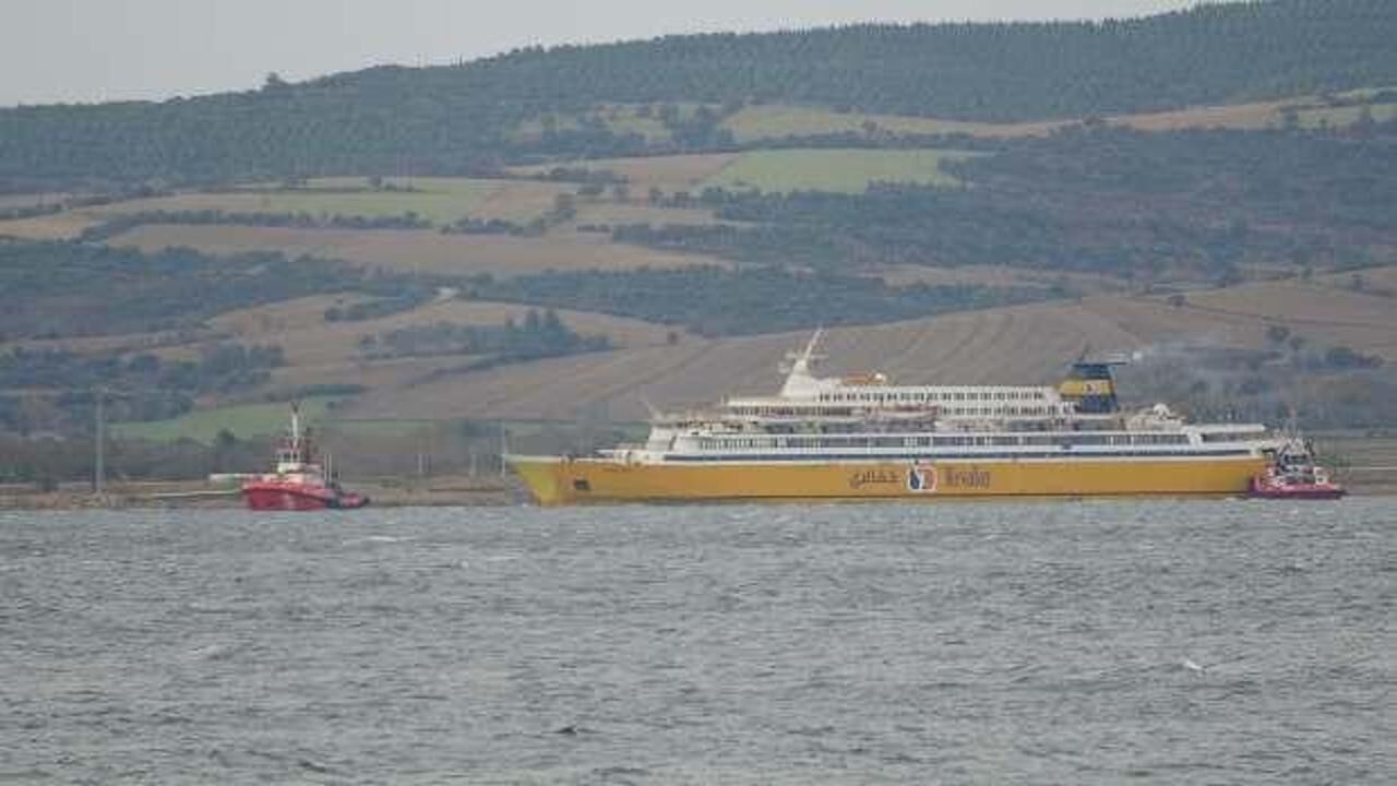 Çanakkale Boğazı'nda arıza yapan gemi sürüklendi