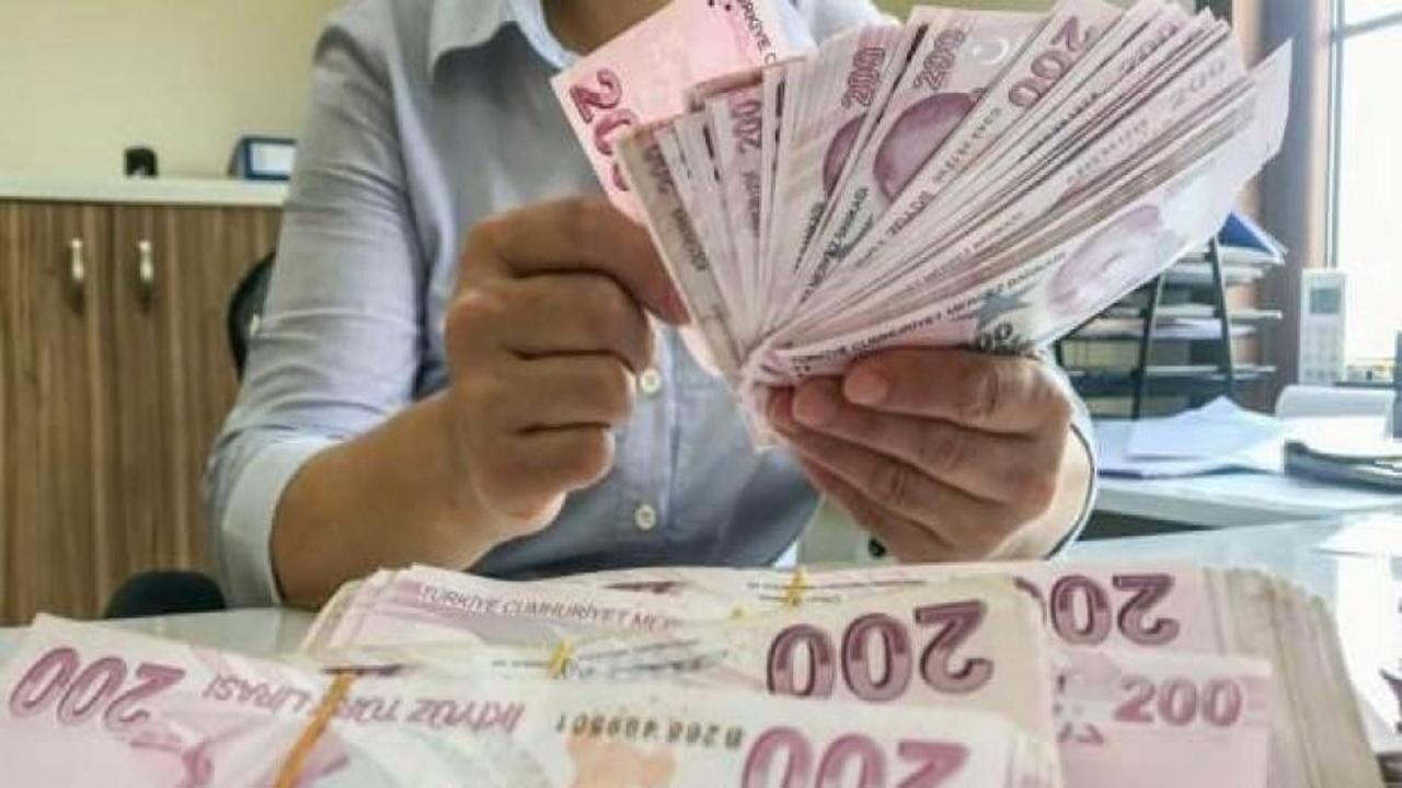 Çalışmayan emekliye 5 bin lira ödeme