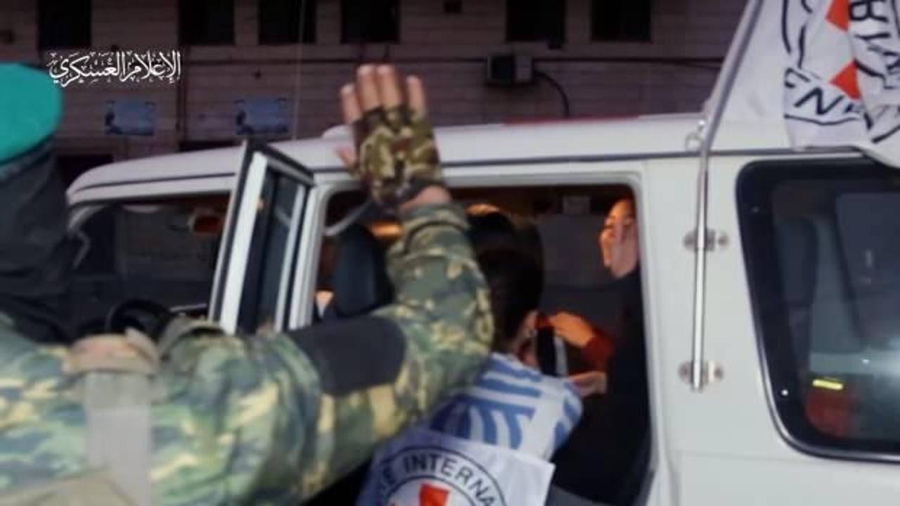 Esir takasında 3'üncü günde yine benzer tablo! İsrailliler Kassam askerlerine el salladı