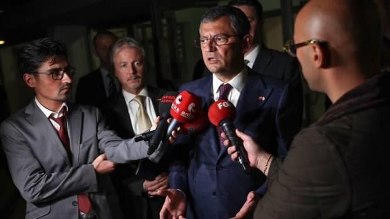 Nedim Şener'den dikkat çeken tespit! Özgür Özel FETÖ izini mi silmeye çalışıyor