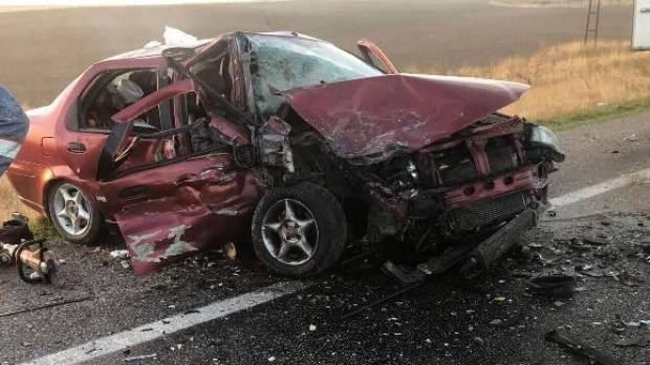Sivas'ta otomobiller çarpıştı: 1 ölü, 4 yaralı