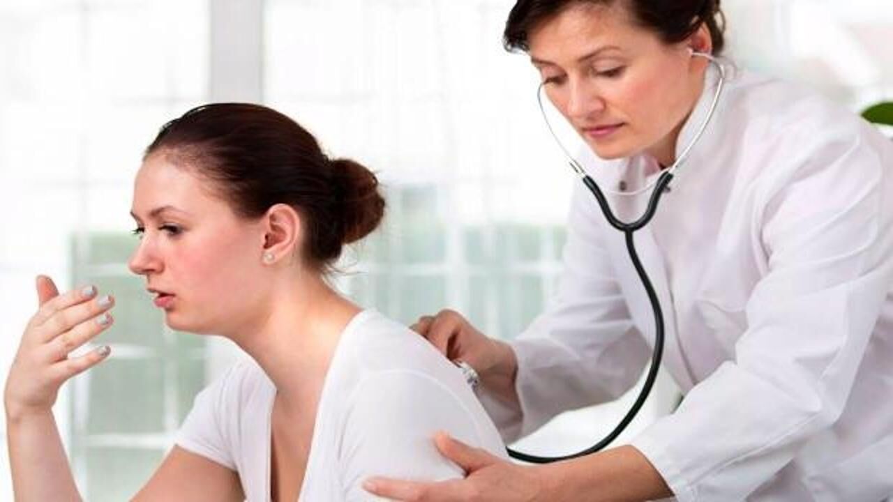 Zatürre nedir, belirtileri nelerdir? Zatürre nasıl geçer, soğuktan mı olur?