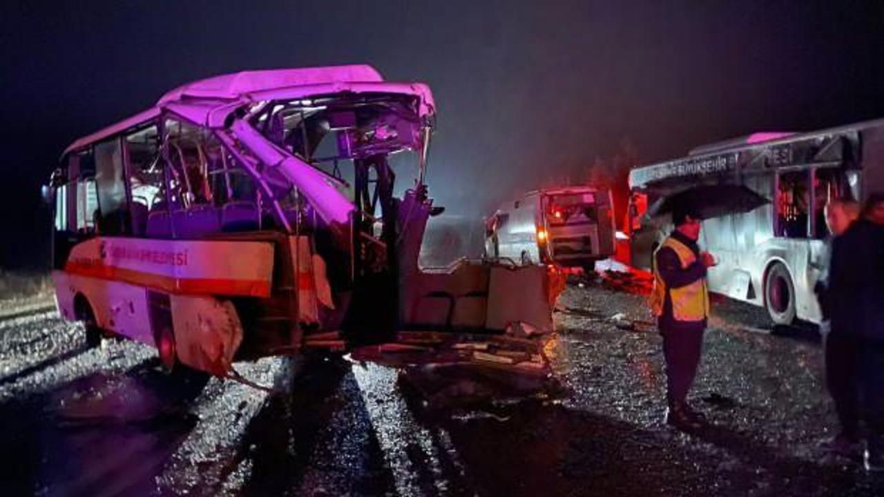 Eskişehir'de iki otobüs ile karavan çarpıştı: 2'si ağır 14 yaralı