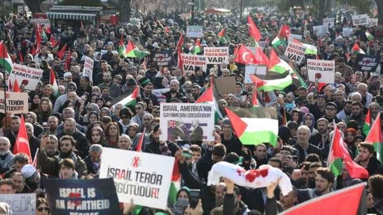 'İnsan Hakları Günü'nde on binler Filistin'e destek için yürüdü